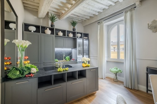 Luxurious Modern Apartment in the Heart of Historic Lucca