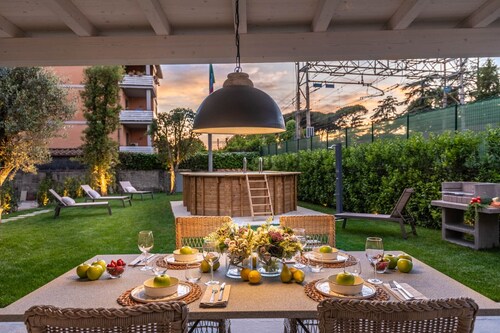 Charming City-Centre Farmhouse with Private Pool in Lucca