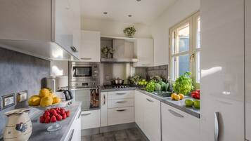 Fridge, microwave, oven, dishwasher