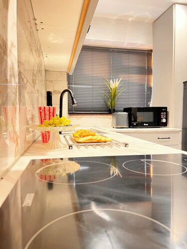 Essex Holiday Home|Basildon Luxe Accommodation|Sleep 1-6|Near Station/TownCentre