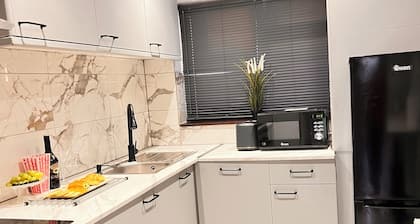 Essex Holiday Home|Basildon Luxe Accommodation|Sleep 1-6|Near Station/TownCentre