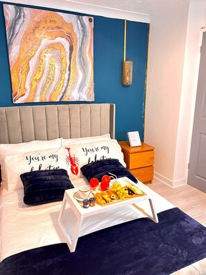 2 makuuhuonetta, työpöytä, silitysrauta/-lauta, ilmainen Wi-Fi