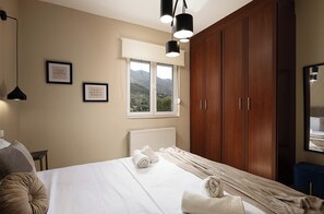 3 bedrooms, iron/ironing board, free WiFi, bed sheets - 3 Bed Villa - Sleeps 6 - Pool - Terrace - Parking (Mylopotamos)