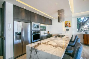 Fridge, microwave, oven, stovetop - Steps from the beach. D’residences romantic zone (Puerto Vallarta)