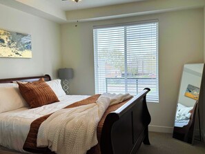 2 chambres, coffres-forts dans les chambres, fer et planche à repasser