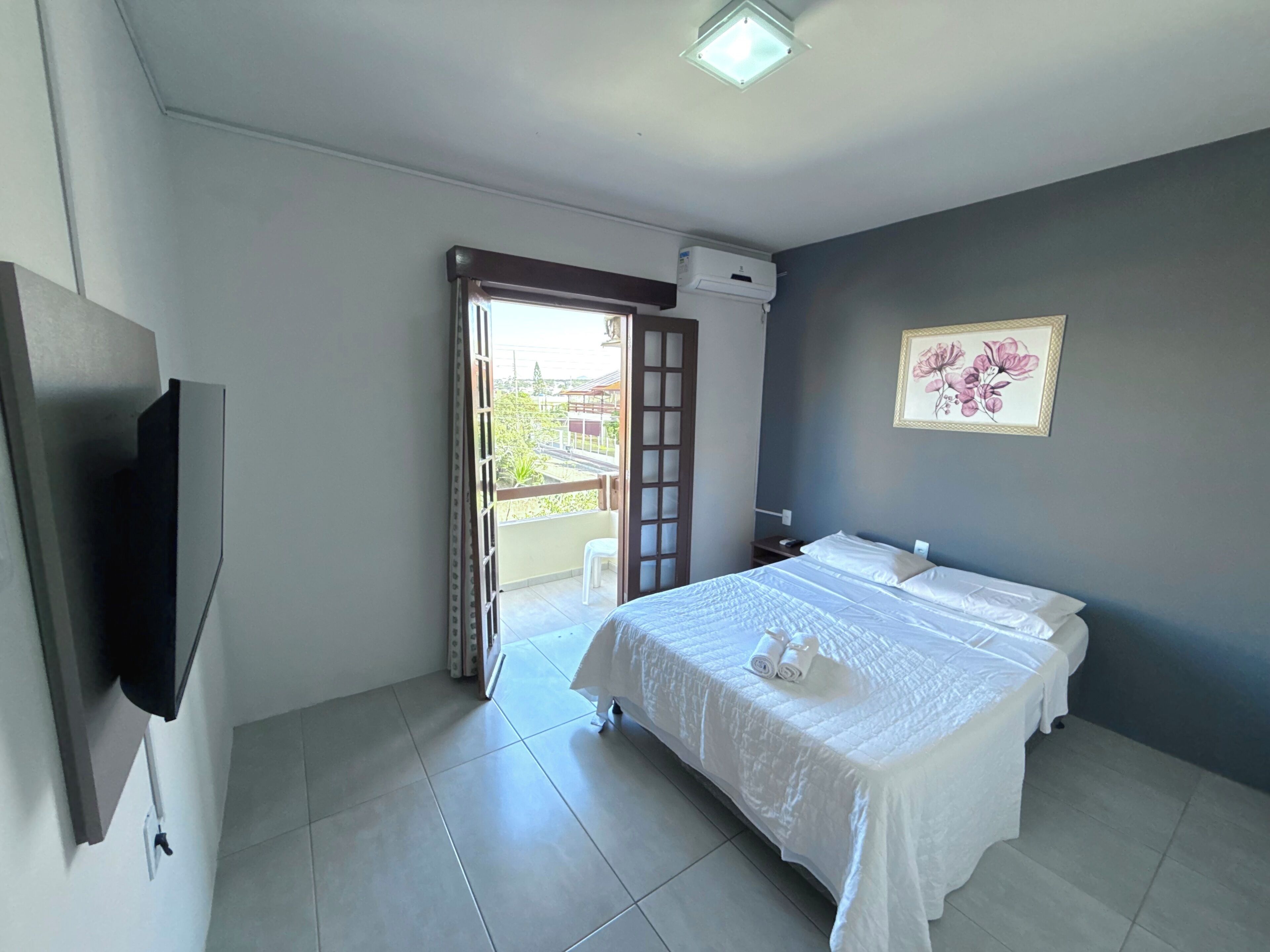 Individually furnished, desk, laptop workspace, free WiFi