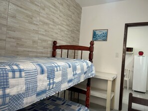 Individually furnished, desk, laptop workspace, free WiFi - Pousada Bella Vista (Florianópolis)