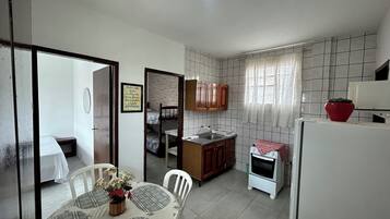 Chambre Quadruple Standard, vue mer | Cuisine privée