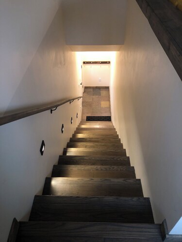 New Carbondale apartment with access to trails, restaurants, 45 min. to Aspen