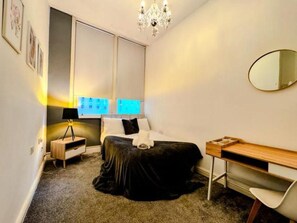 2 عدّة غرف نوم ومكواة/لوح كي وواي فاي مجانًا وملاءات أسرّة