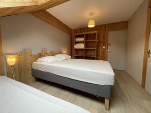 2 bedrooms, iron/ironing board