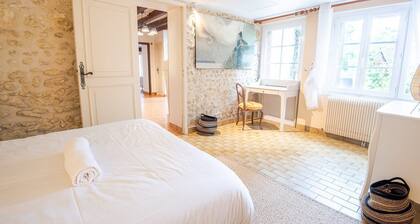 La Maison aux Mille Fleurs