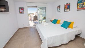 3 bedrooms, iron/ironing board, free WiFi, bed sheets
