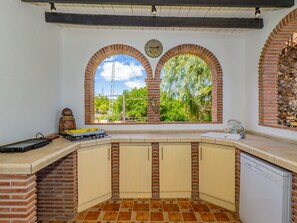 Fridge, microwave, oven, dishwasher - Cubo's Rural Casa Christoria / private pool / free wifi / pet friendly (Coín)