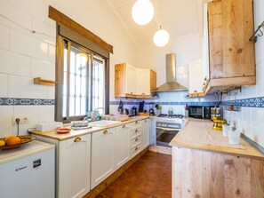 Frigorifero, microonde, forno, lavastoviglie