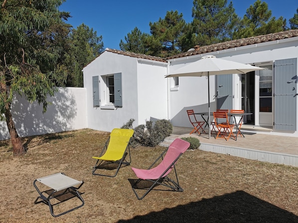 Outdoor dining - La Grande Margotte by Edgar et Alfred (Saint-Georges-d´Oléron)
