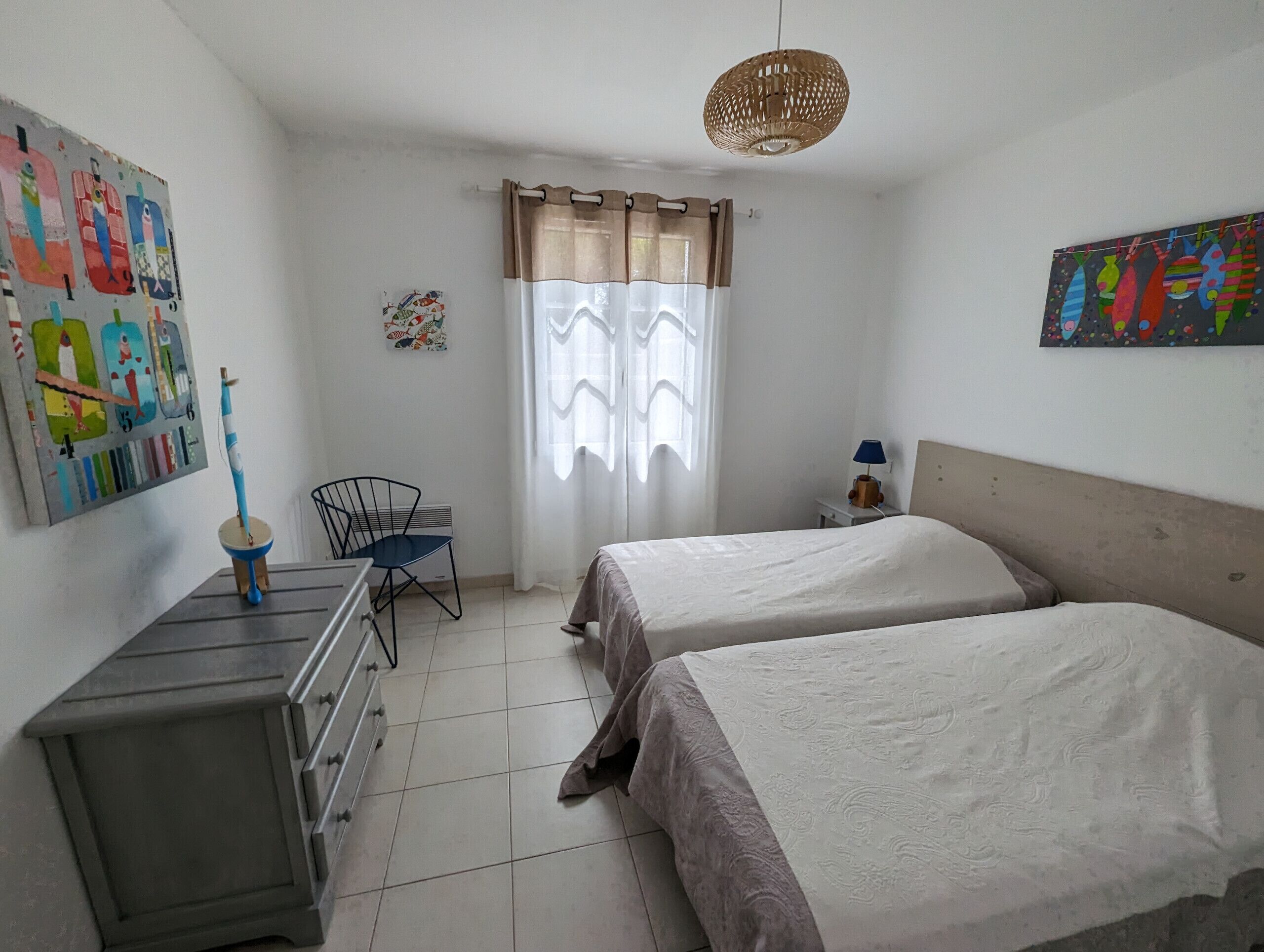 2 habitaciones, tabla de planchar con plancha y wifi gratis 