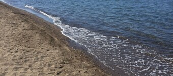 İZMİR DİKİLİ SİTE İÇİNDE  HAVUZLU-BAHÇELİ VİLLA