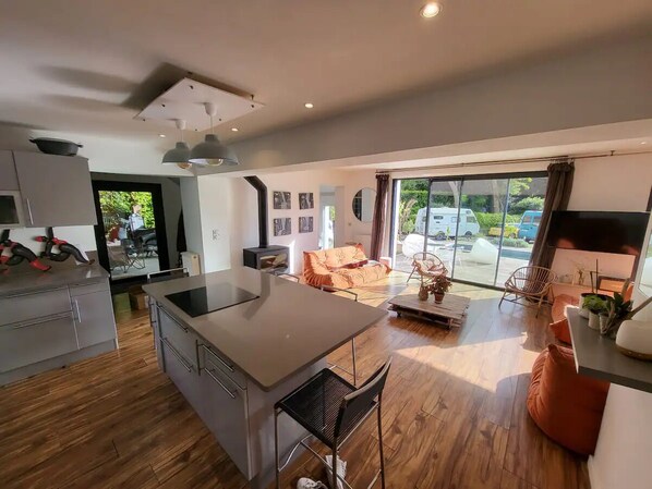 المنشأة من الداخل