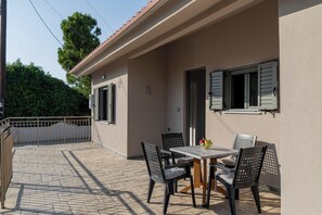 Cottage | Outdoor dining