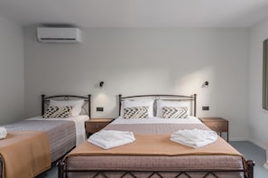 Cottage | 2 bedrooms, free WiFi, bed sheets
