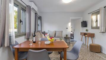 Cottage | Dining