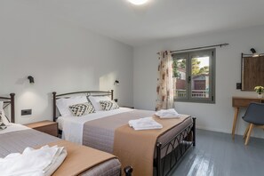 Cottage | 2 bedrooms, free WiFi, bed sheets