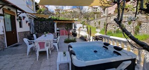 Villa | Outdoor dining