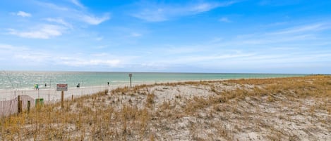 Condo, varias camas (Southbay by the Gulf 102) | Playa | Playa privada y playa de arena blanca