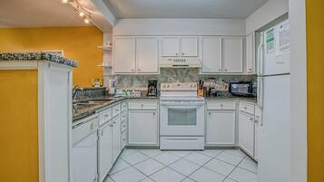 Condo, Multiple Beds, Ocean View (Destin on the Gulf 201) | Private kitchen | Oven, toaster