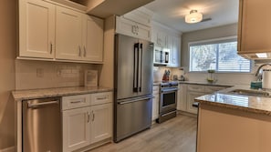 Condo, varias camas, vista al océano (Southbay by the Gulf 131) | Cocina privada | Tostadora 