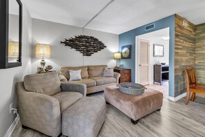 公寓客房, 多張床 (Southbay by the Gulf 37) | 起居區