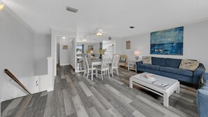 Apartment, Mehrere Betten, Seeblick (Southbay by the Gulf 60) | Wohnbereich