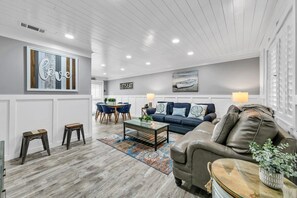 Appart'hôtel, plusieurs lits (Southbay by the Gulf 72) | Coin séjour