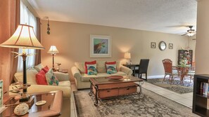 Condo, 1 cama King e sofá-cama (Southbay by the Gulf 73) | Área de estar