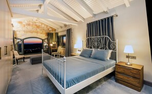 8 bedrooms, soundproofing, free WiFi, bed sheets