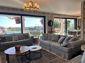 Luxury-Villa, Meerblick | Wohnbereich