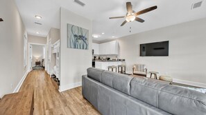 Leilighet, 1 queensize-seng, strandutsikt (Hidden Lake Condos 113) | Oppholdsområde