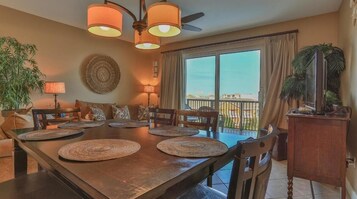 Condo, 1 King Bed with Sofa bed (Beach Resort 507) | Dining