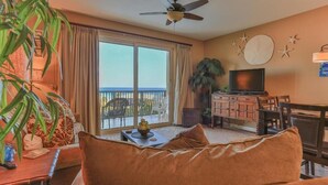 Leilighet, 1 kingsize-seng med sovesofa (Beach Resort 507) | Oppholdsområde
