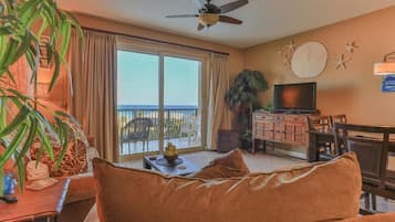 Condo, 1 cama King e sofá-cama (Beach Resort 507) | Área de estar