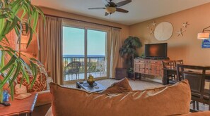 公寓客房, 1 張特大雙人床和 1 張沙發床 (Beach Resort 507) | 起居區