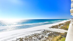 A beachfront hotel with a view of the ocean and beach. - Crystal Dunes 405 (Destin)