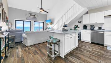 Condo, várias camas (Crystal Villas 12B) | Parte interna