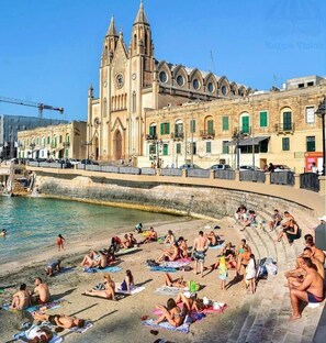 Beach - Stunning 2 Bedroom, 2 Bathroom apt St Julians (St. Julian's)