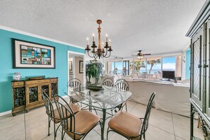 Appart'hÎtel, plusieurs lits, vue océan (Hidden Dunes Gulfside 206) | Restauration