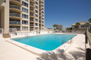 Leilighet, flere senger, strandutsikt (Hidden Dunes Gulfside 502) | Basseng | Utendørsbasseng