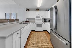 Condo, Multiple Beds, Ocean View (Leeward Key 1103) | Private kitchen