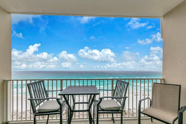 Condo, Plusieurs lits, vue sur la plage (Majestic Sun 803A) | Restauration en plein air