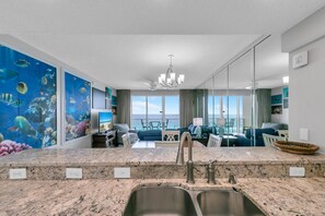 公寓客房, 多張床, 海灘景觀 (Majestic Sun 803A) | 住宿內部